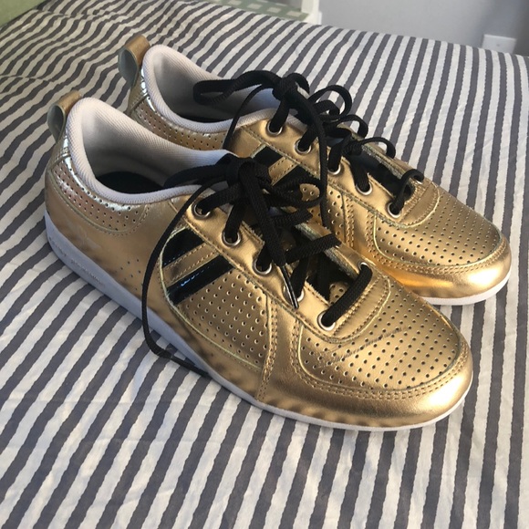 creative recreation tennis shoes